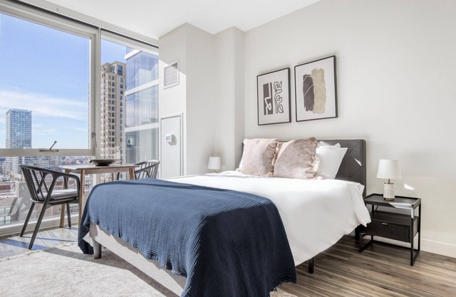 Luxe South Loop Studio w/ Lounge, Pool & Gym nr Grant Park, by Blueground