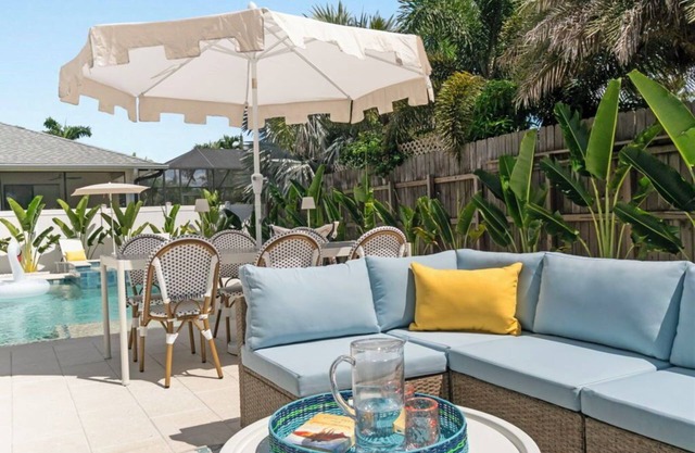 LUXE: Walk to Beach - Designer 4BR w/ Pool & Spa