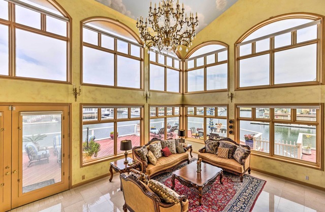 Waterfront Oxnard House w / Jacuzzi privado!