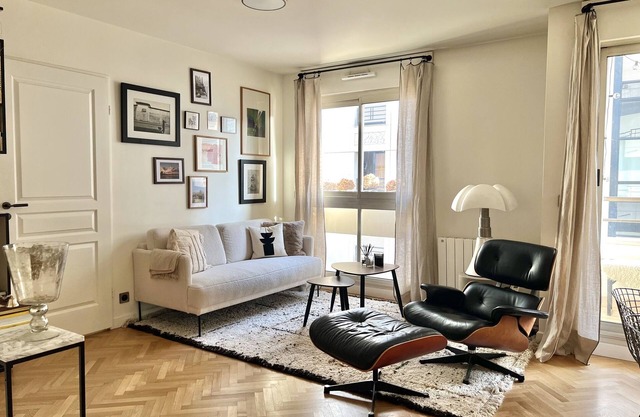 LuxeLevallois: Stylish & Comfortable Home with a Balcony in Great Location
