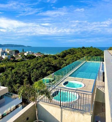 Luxo e conforto perto do mar