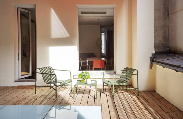 Lujoso, Apt. De 2 dormitorios. w / TERRAZA (!) Central a dos cuadras del Palacio del Elíseo.