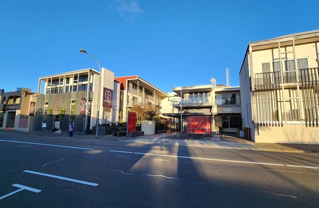 Luxurious 3 bedroom apartment in prime central location