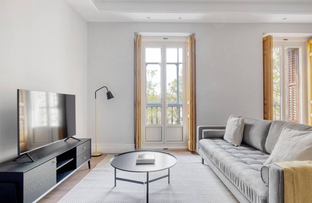 Luxurious 3BR in Palacio, in the heart of Madrid, by Blueground