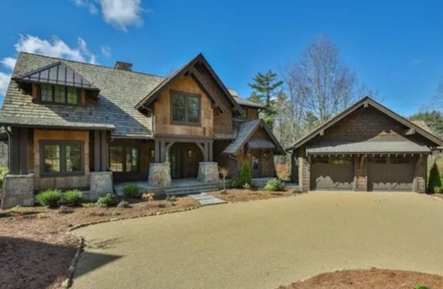 Charming 4-bedroom house with AC, WiFi in welcoming Cashiers