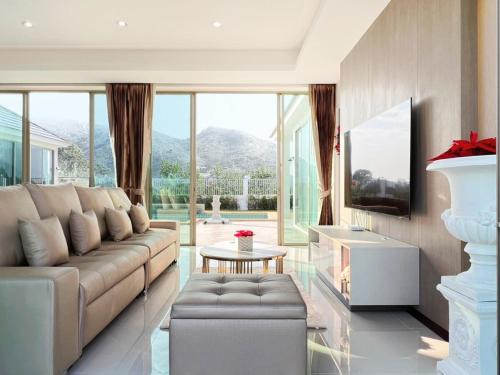 Luxurious 4-Bedroom Pool Villa with Best Mountain Views