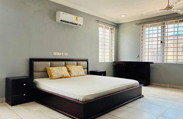 Luxurious 4BR 4.5BA Fully Furnished Retreat – Perfect for Families or Groups!