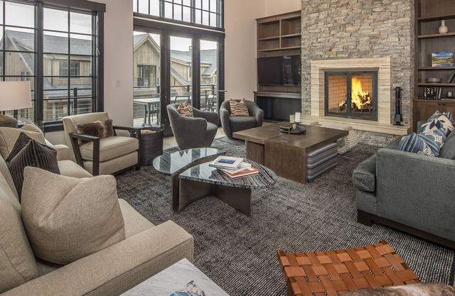 Luxurious 5BR Home! Private Patio with Hot Tub! Walk to Town Center! 15 Min Driv