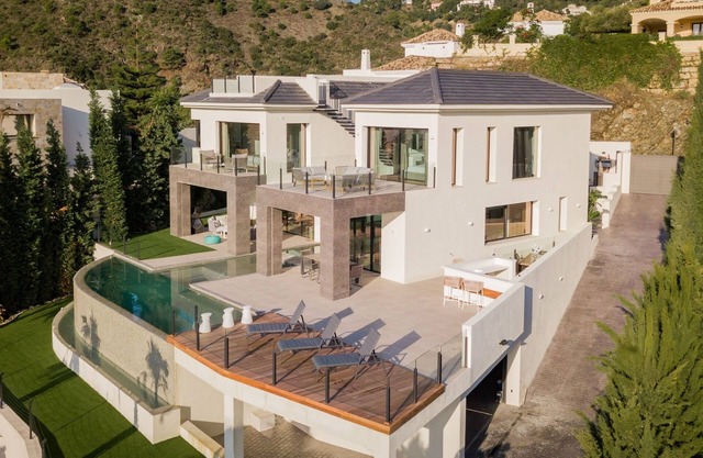 Luxurious 6-bedrooms Villa in Benahavís