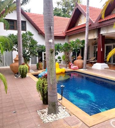 Luxurious and spacious Poolvilla at about 500 mtr from Jomtien Beach with luxurious facility Private Swimming Pool, Jaccuzi,Fitness Room,Table Tennis and many more