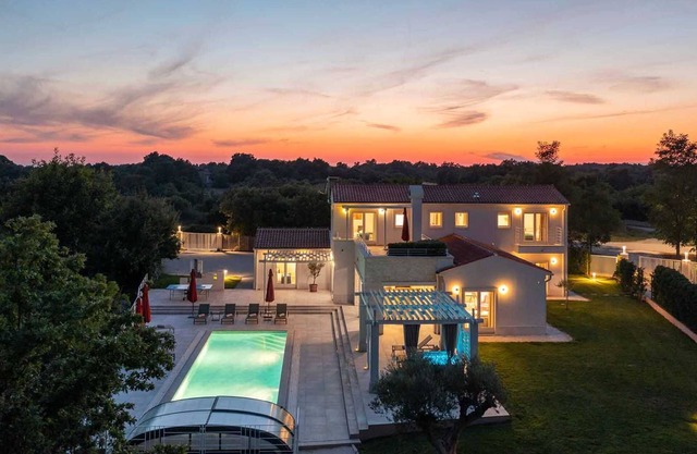 Luxurious and spacious complex for large groups