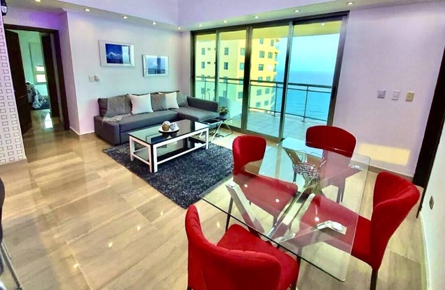 Lujoso apartamento con vista frente al mar Caribe, piso 27. Desayuno GRATIS