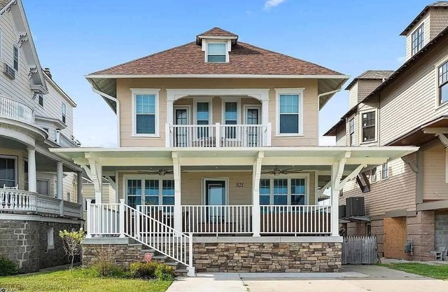 Luxurious Beachfront Victorian on Beach Ave!