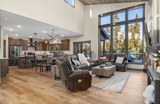 Luxurious cabin with outdoor pool access, paved roads, oversized garage