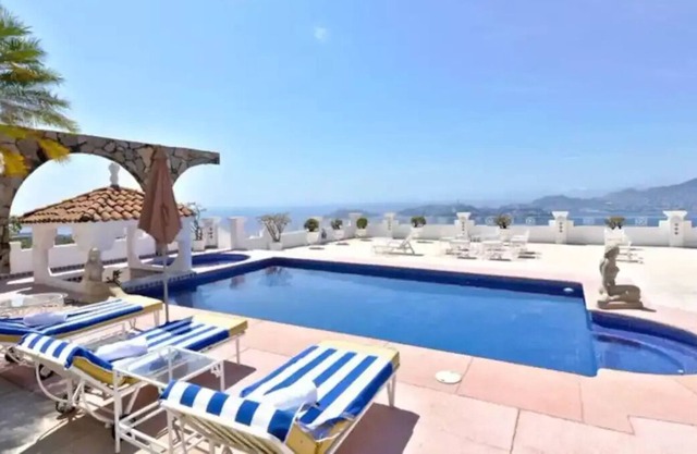 Lujosa casa de "Juan Gabriel" en Bahía de Acapulco