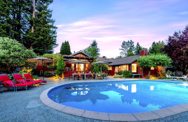 Lujosa Casa Grande, hermosa piscina, en Tranquil Arbolada valle, tiene capacidad para 14