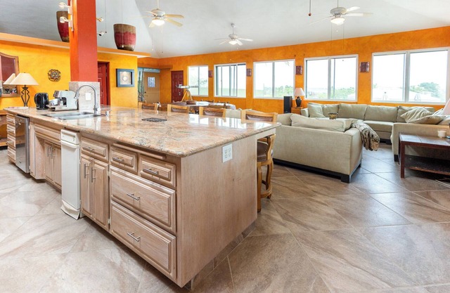 Luxurious Los Barriles Villa: Private Pool Oasis with optional Guest Casita