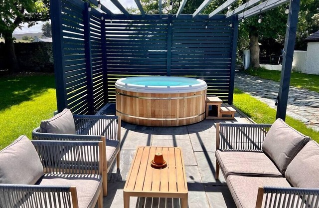 Luxurious Manor House with Sea Views - Sleeps 10