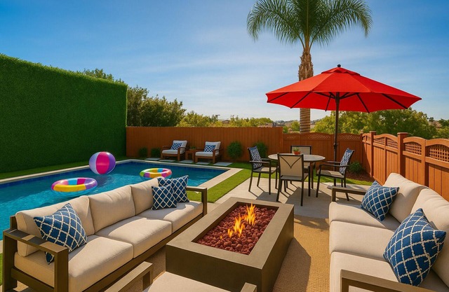 Luxurious Mansion with 5 bedrooms, FREE Heated Pool & SPA, Central Location