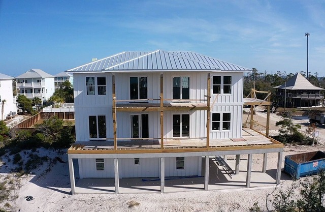 Luxurious new north Cape, private pool/hot tub, elevator, game rm, beach gear