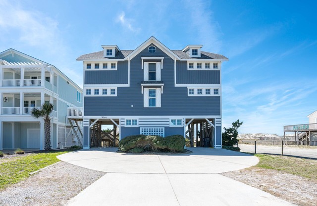 Luxurious oceanfront located in OKI's Paradise Shores - Blue Bayou