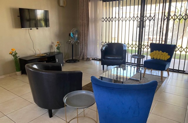 Luxurious 3 bed house, modern open plan- borehole - 2046