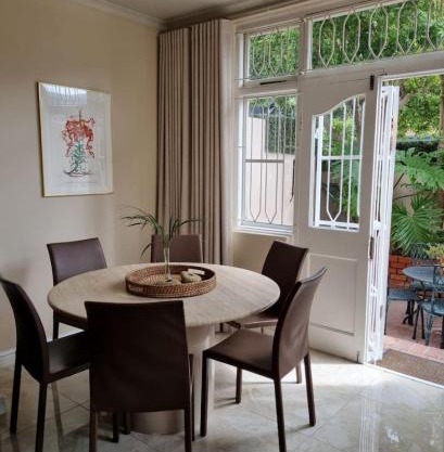 Luxurious Sea Point Apartment