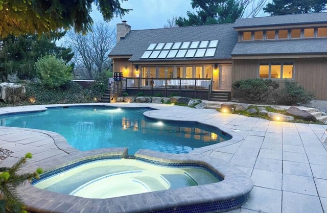 Casa de lujo a solo 1 hora de la ciudad de Nueva York jacuzzi piscina tenis en el golf en la pista de esquí