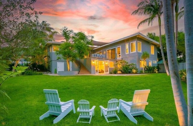 Luxurious Solana Beach Oasis: 5BR Family Retreat with Ocean Breeze, Pool & Hot T