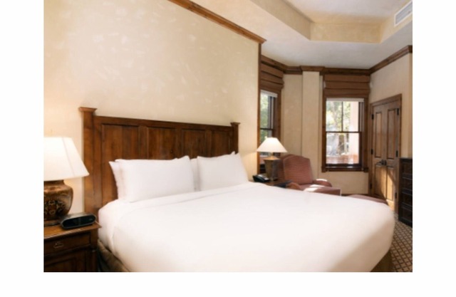 Luxurious, spacious 2 bdrm, 2 bth condo in the heart of Aspen, base of Aspen Mt.