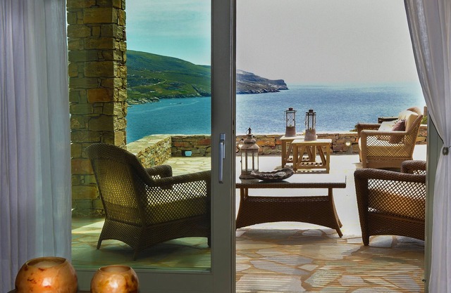 Lujosa villa de piedra con vistas al mar y piscina en Kea (Tzia) -Regist Nu: 00000120305