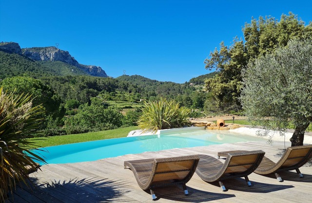 luxurious villa 200M2on land 8000m2 NOT OPPOSITE very quiet near beaches