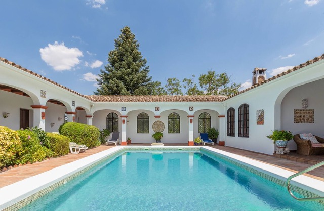 Lujosa villa "Finca La Cabra Ronda" con jardín y piscina privados, vistas a la montaña, AC y Wi-Fi