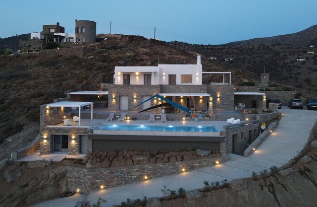 Luxurious villa with a large pool and fantastic sea and sunset view. Sleeps 14.