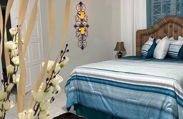 Luxury 1 Bdr Apt / Discovery Bay