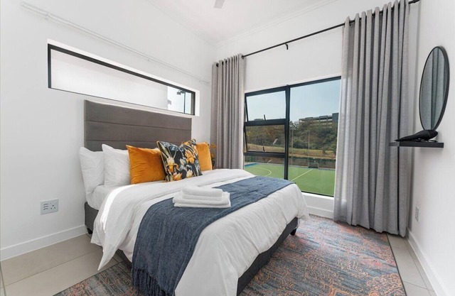Luxury 1 - Bedroom Upper Floor Apartment