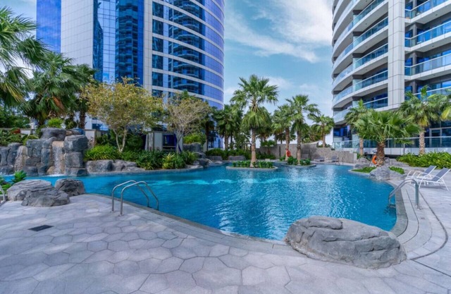 Luxury 1BR with Infinity Pool - Business Bay