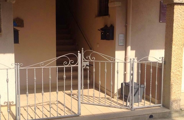 Lujo apartamento de 2 dormitorios con vistas al mar, cerca de la mar y las tiendas, NUEVO wifi