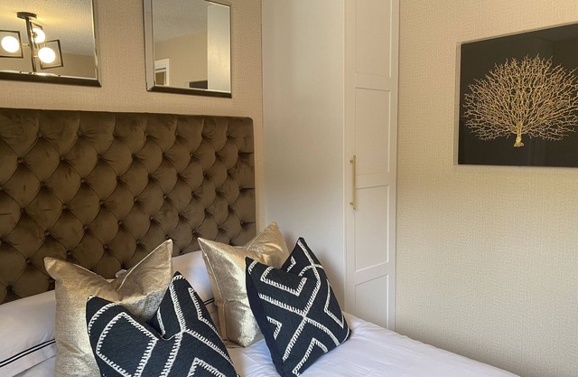 Lujoso-Apartamento-Baño Privado-Vista al Puerto