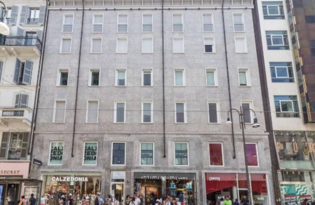 Luxury 2-Bedroom Apartment Just Steps from Milan’s Duomo
