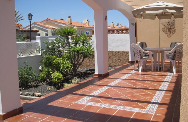 Bungalow de lujo de 2 dormitorios con piscina comunitaria y wifi en Golf Resort