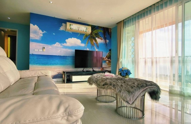 Luxury 2-Bedroom Sea View Escape