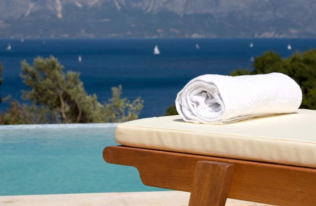 LUXURY 2 BEDROOM VILLA INFINITY POOL 600m from BEACH NEAR NIDRI