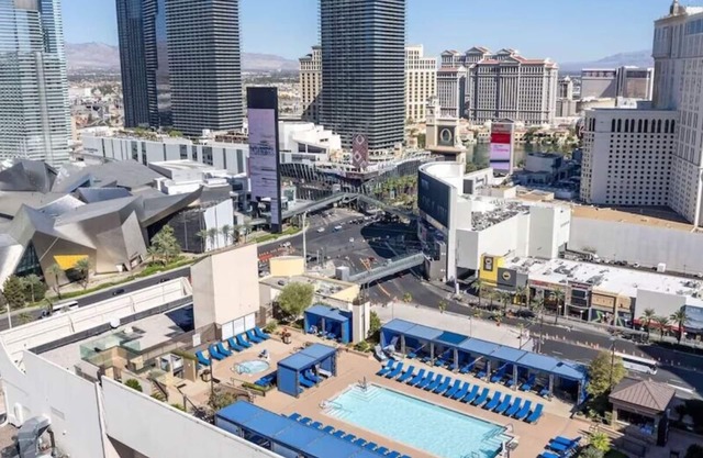 Luxury 2-Bedroom Villa on the Las Vegas Strip Sleeps 6 Formula One Grand Prix