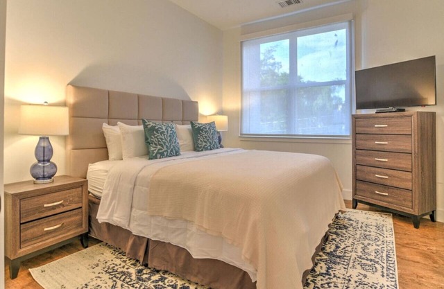 Nuevo condominio de lujo de 2 bdr / 2 baños ubicado en el corazón del centro de Asheville