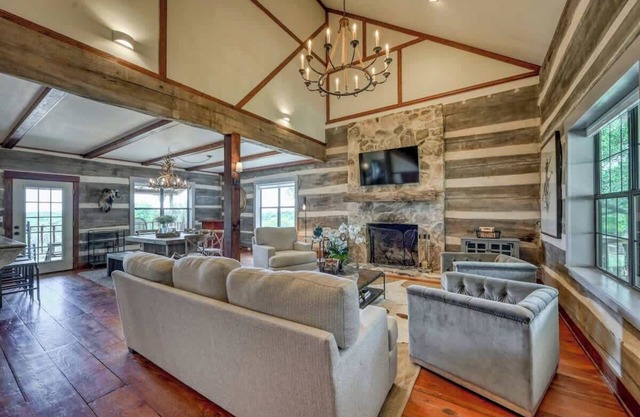 Luxury 23-AC Ranch Hot Tub and Hill Country Views!