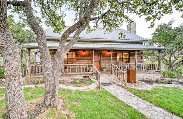 Luxury 23-ac Ranch Hot Tub and Hill Country Views!