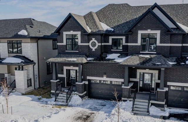 LUXURY 3 BEDROOM RETREAT IN WASAGA BEACH 15MIN DRIVE TO MANY AMENITIES!!!