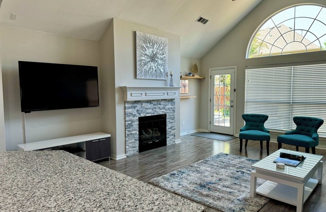 Luxury 3-bedroom house in best neighborhood Fort Worth/Alliance, plus workspace