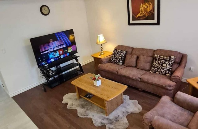Luxury 3-Bedroom townhouse close to UWO/Hospital